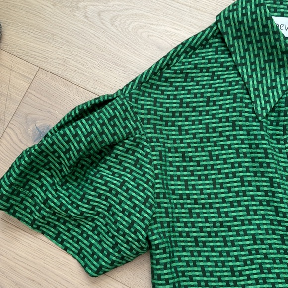 Off Shoulder Raffled Sleaves - Picture 3 of 5